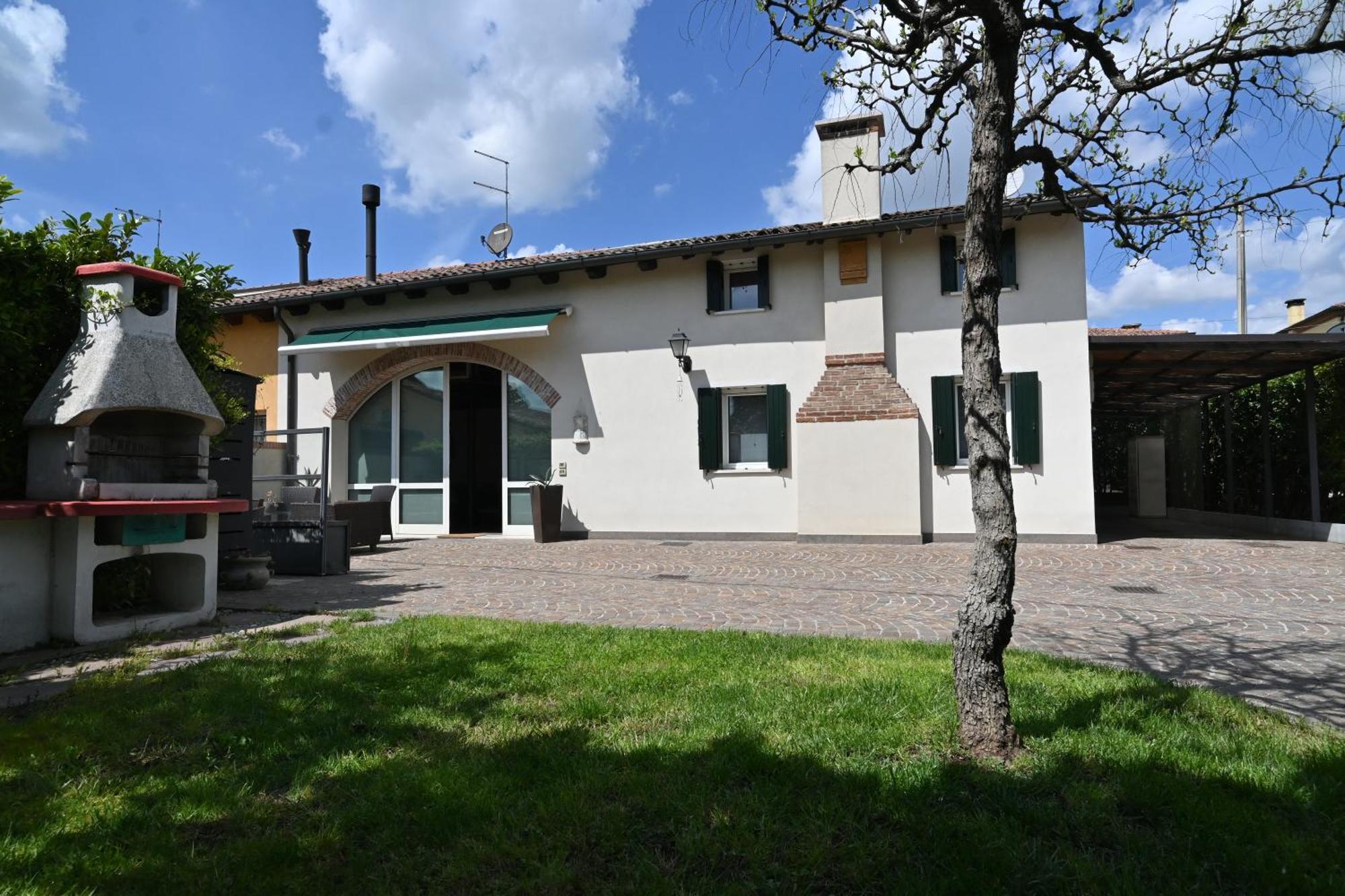 Ca Centosa Artistic House Villa Storica Ristrutturata Con Patio E Giardino Cittadella Luaran gambar